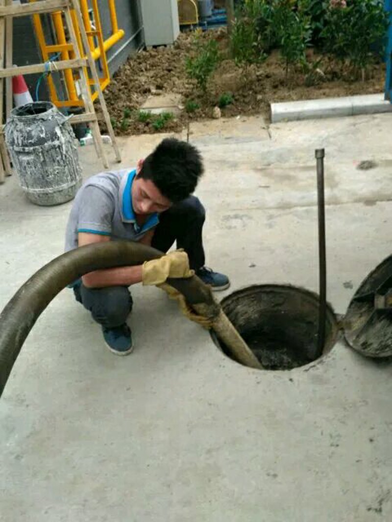 河南潜水作业：探寻水下奥秘